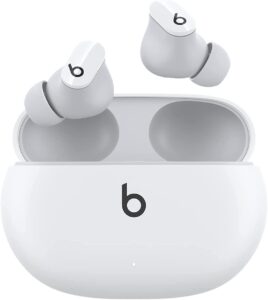 supera a los airpods, fondo blanco.